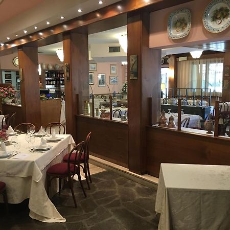 Hotel Ristorante La Lanterna Castelnuovo di Garfagnana Exterior foto